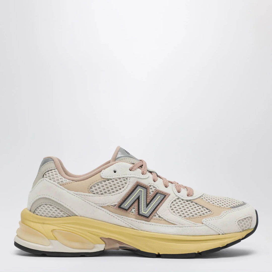 New Balance - 2010 Sneakers in Linen/Desert Clay
