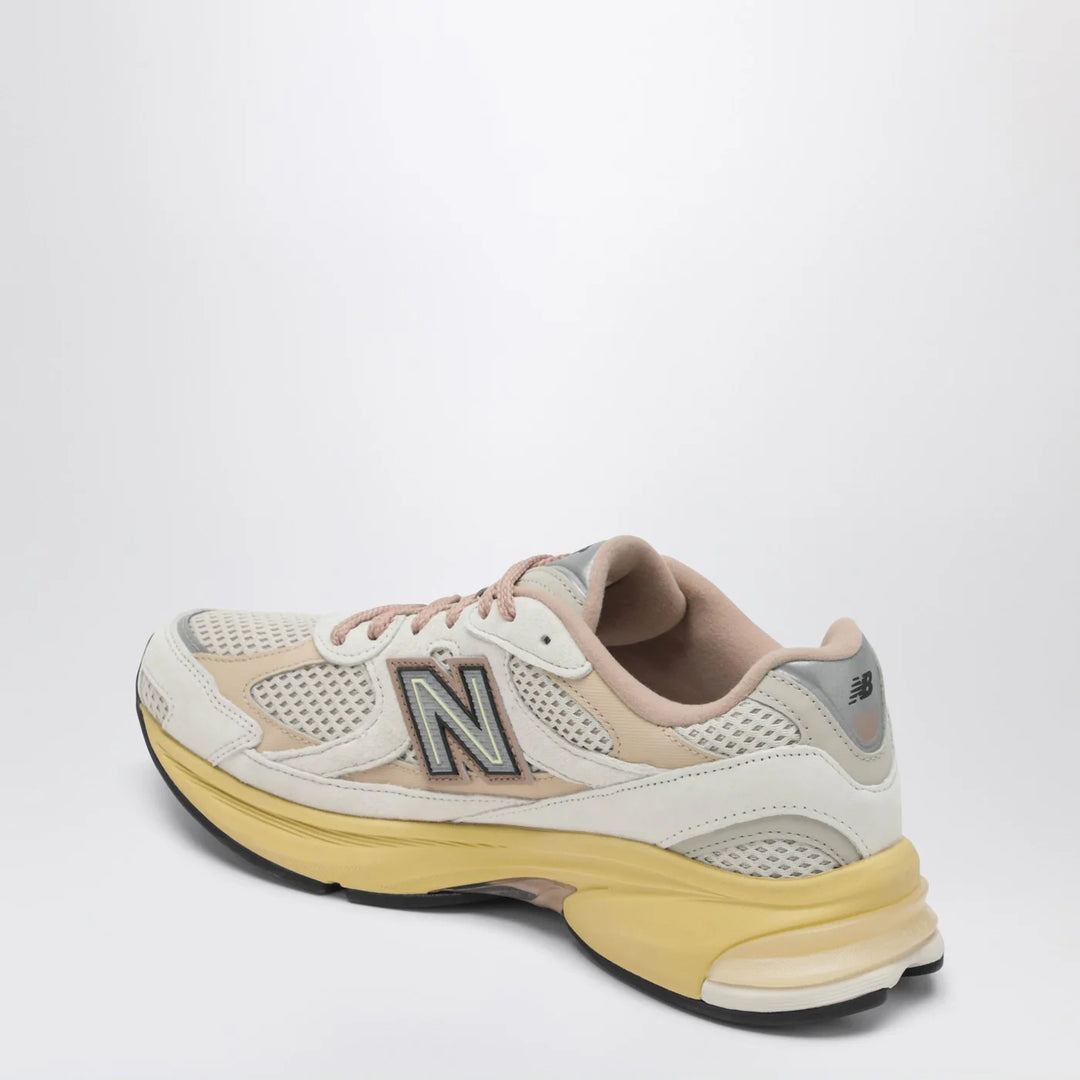 New Balance - 2010 Sneakers in Linen/Desert Clay